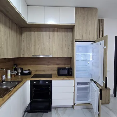 Daire Golapp - Golem's Luxury Golem (Tirana)