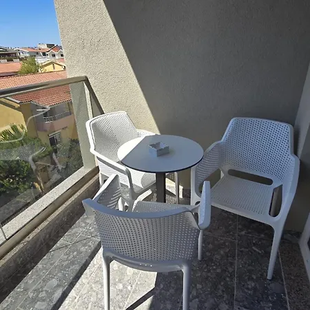 Golapp - Golem's Luxury Golem (Tirana)